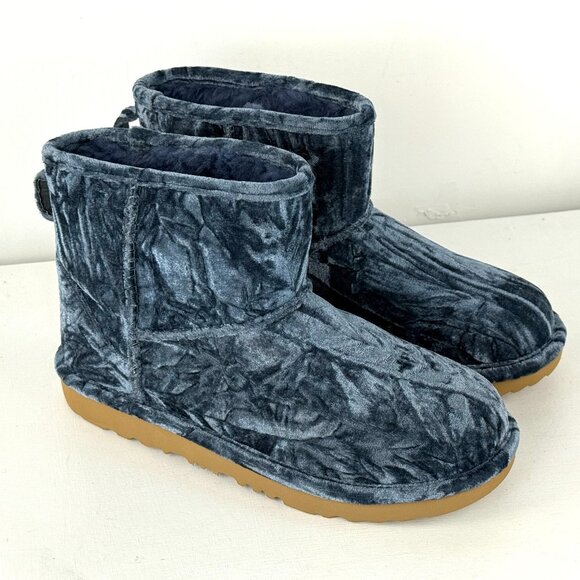 Youth US Size 6 - UGG Classic Mini II Velvet Fashion Winter Boots - Ocean Blue - Picture 1 of 8
